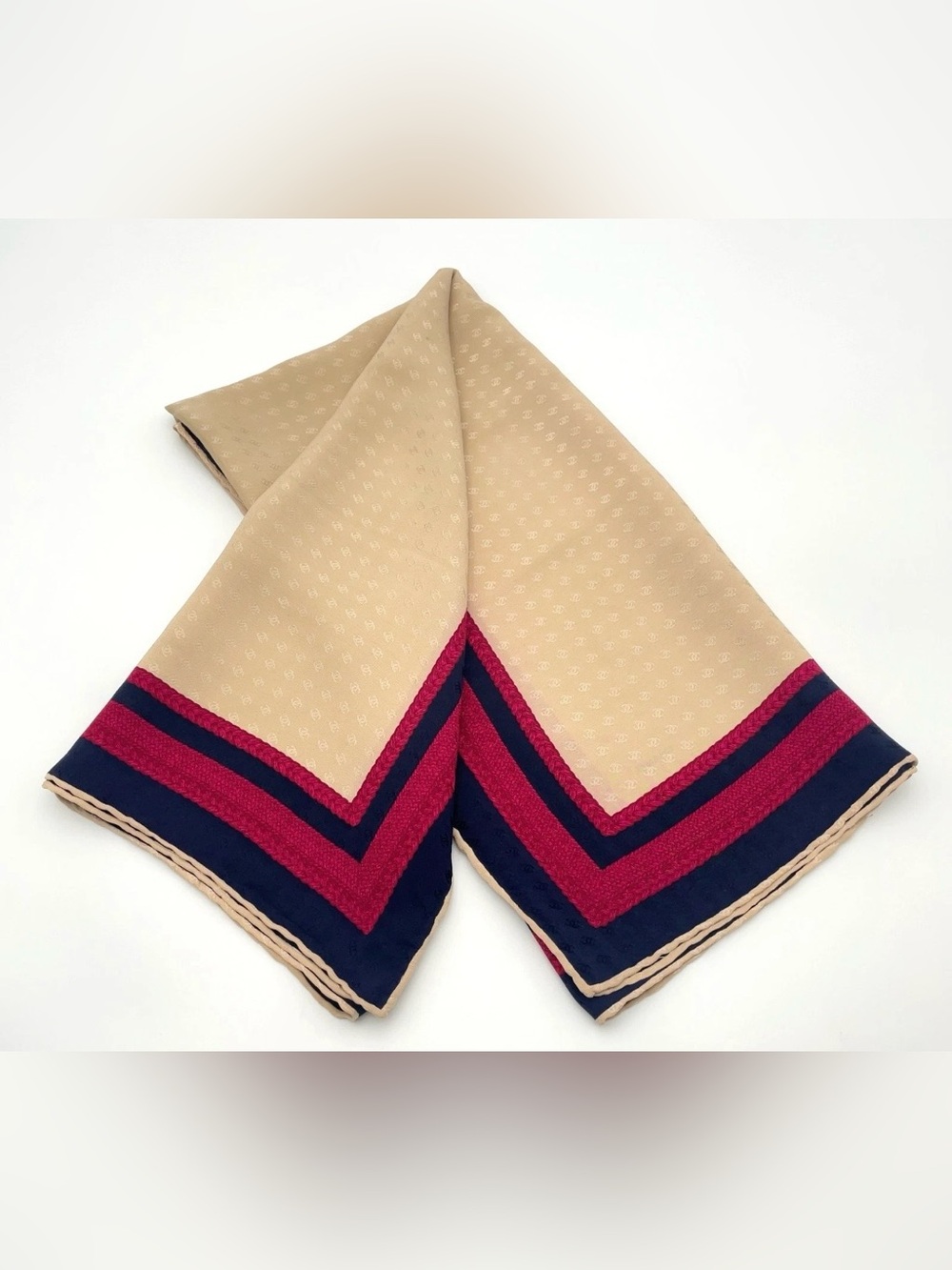 Large CHANEL Cream Scarf with Box - Picture 7 of 10